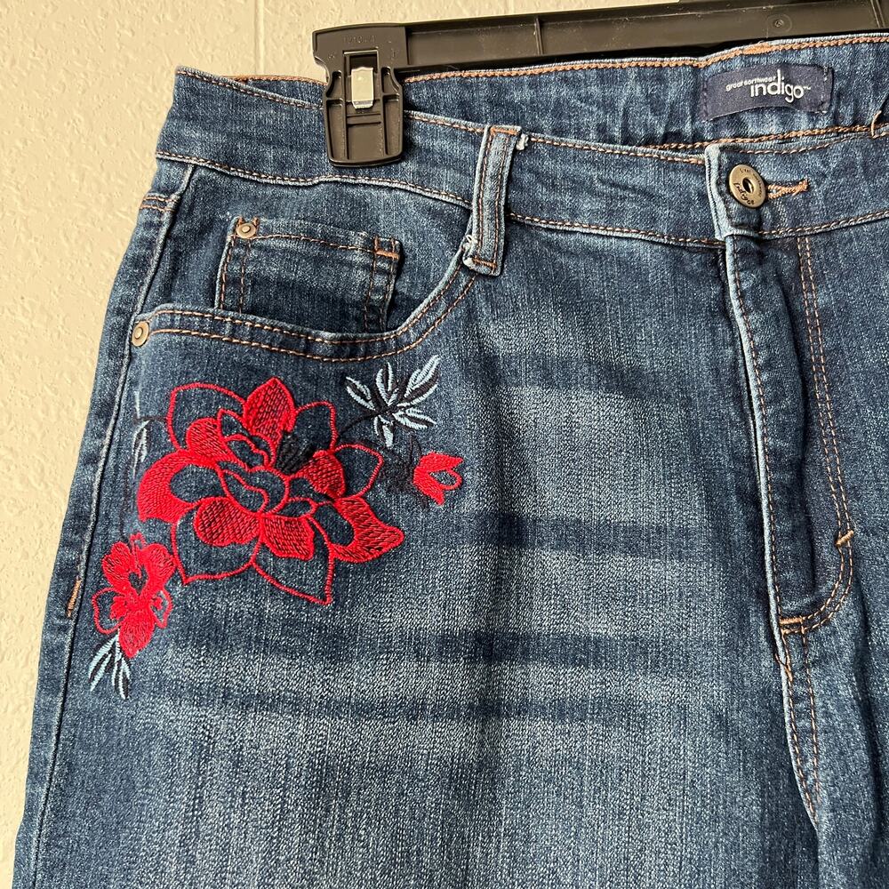 Indigo Girls Bermuda Shorts Size 14 Embroidered Dark Wash Whiskered Stretch Boho - Picture 2 of 11